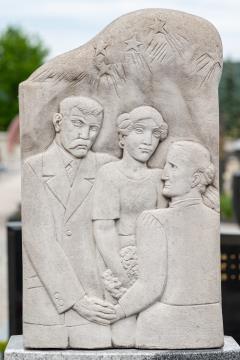 Nagrobni spomenik družine Novak, France Kralj, reliefna plastika.